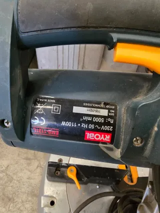 Sierra de madera ingletadora Ryobi