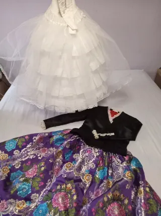 Traje de Fallera Morado y Blanco