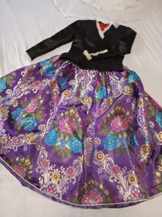 Traje de Fallera Morado y Blanco