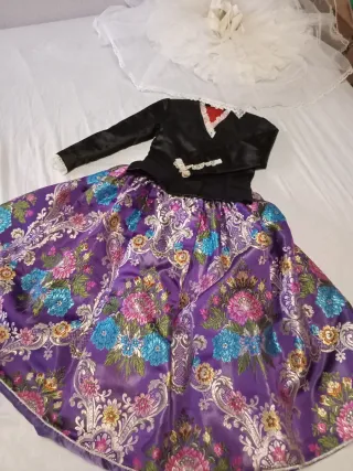 Traje de Fallera Morado y Blanco