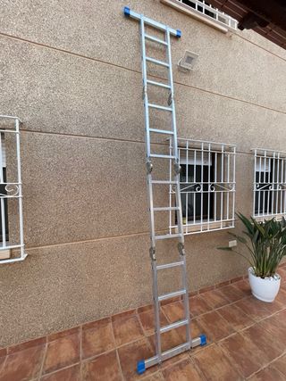 Escalera multiusos plegable