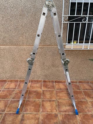 Escalera multiusos plegable