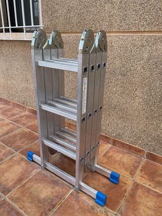 Escalera multiusos plegable