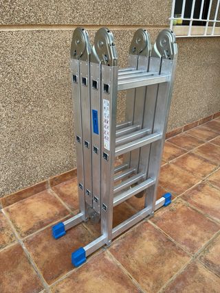 Escalera multiusos plegable