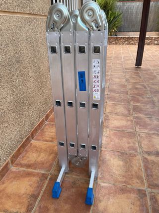 Escalera multiusos plegable