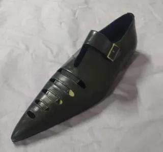 Zapatos punta negros estilo Locomia