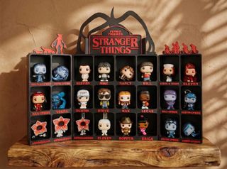 Expositor Funko Stranger Things Premium relieve.