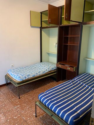 Habitación doble: 2 camas individuales + armarios