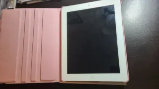 Apple iPad 2 Blanco y funda Rosa
