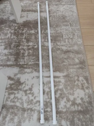 Barras de cortina blancas extensibles a estrenar