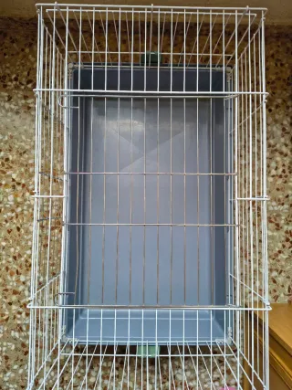 Jaula para mascotas gris y blanca