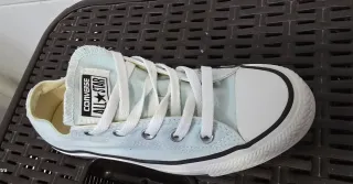 Zapatillas deportivas azules y rosas