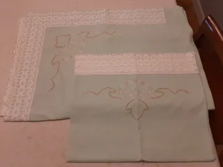 Juego de sábanas bordadas