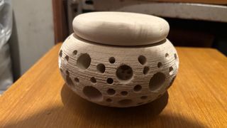 Vasetto in ceramica con coperchio