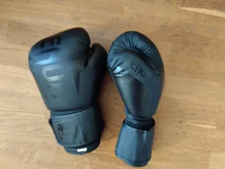 Guantes de boxeo VENUM negros