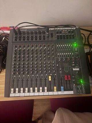 Mesa de mezclas Soundcraft Powerstation 600