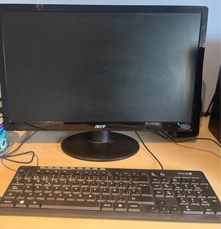 Pantalla Acer y Teclado Negro