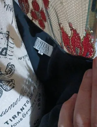 Abito lungo elegante con fiori rosa