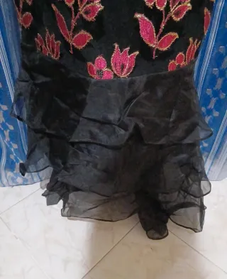 Abito lungo elegante con fiori rosa