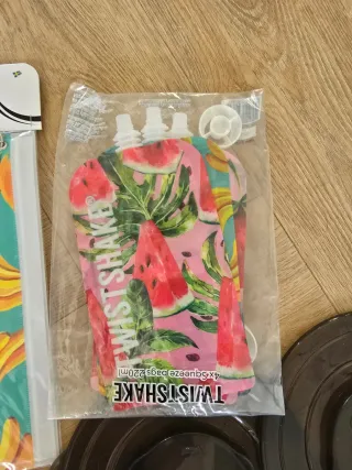 Set Twistshake: Babero, Platos y Más