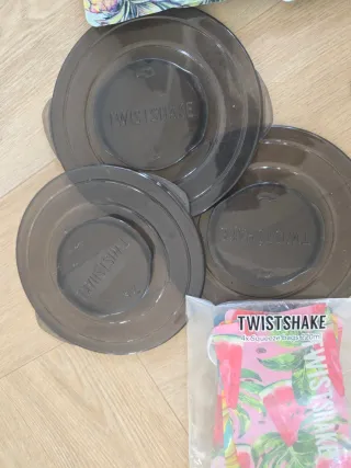 Set Twistshake: Babero, Platos y Más