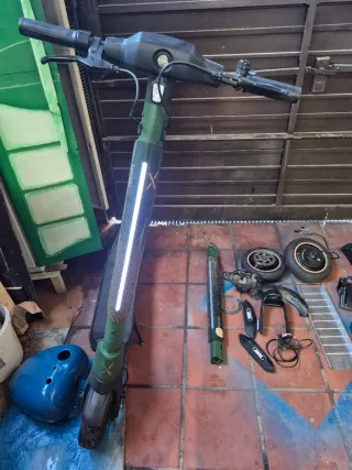 Patinete eléctrico verde