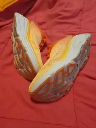 Zapatillas Hoka Naranja y Amarillo