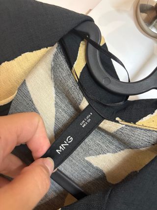 Camisa Mango Estampada Negra y Beige