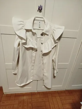 Camisa/Sobrecamisa Zara Blanco roto, con volantes