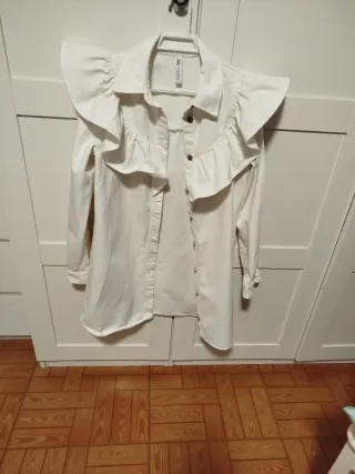 Camisa/Sobrecamisa Zara Blanco roto, con volantes