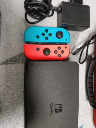 Nintendo Switch OLED con accessori