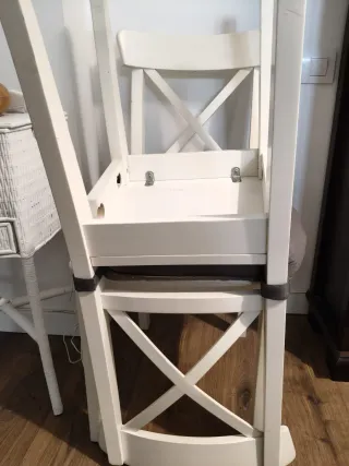 Mesa extensible IKEA con 4 Sillas Blancas