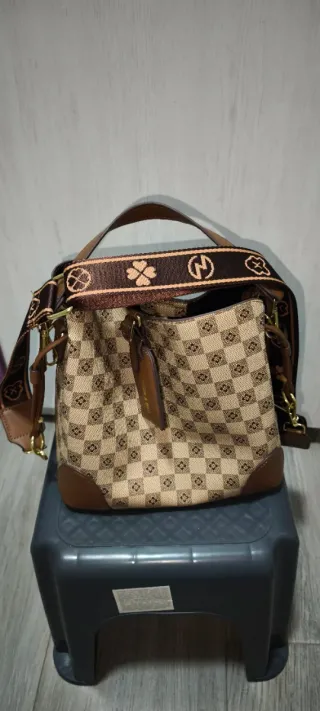 Bolso de mano con estampado de cuadros