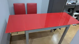 Mesa de cocina extensible roja