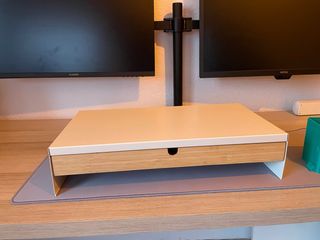 Soporte Monitor Ikea Bambú blanco con cajón