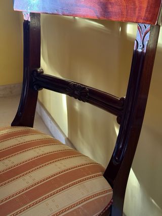 Mesa de comedor de caoba