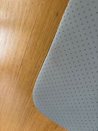 Cojín asiento ergonómico gris antideslizante