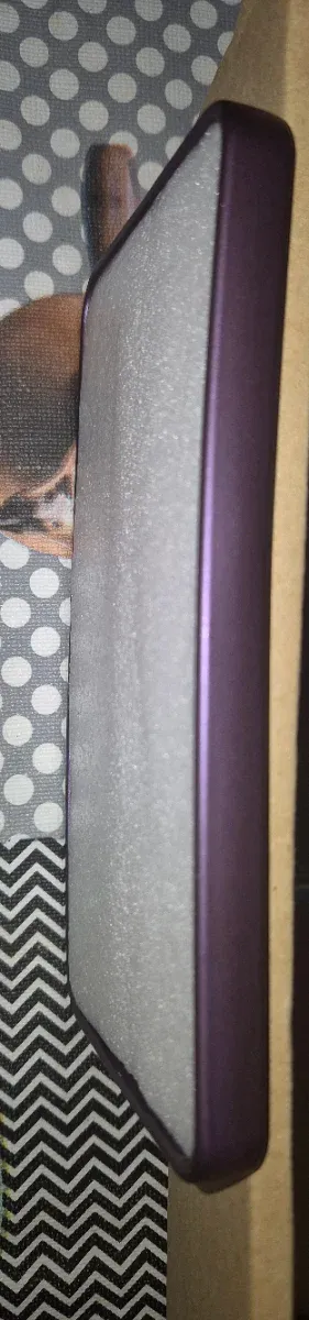 Funda morada para Samsung Galaxy S24 con MagSafe.