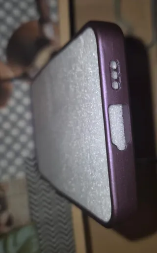 Funda morada para Samsung Galaxy S24 con MagSafe.