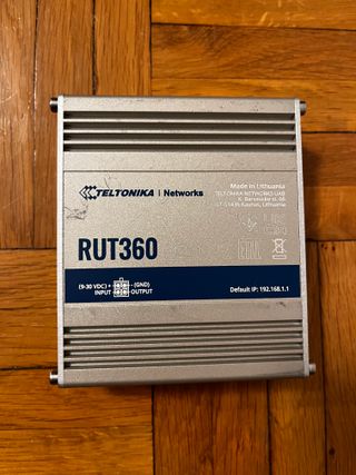 Router LTE Teltonika RUT360 con alimentatore