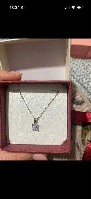 Collana con ciondolo quadrato