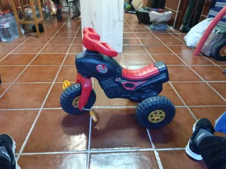 Triciclo a pedales para niños