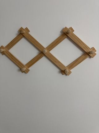 Perchero extensible de madera