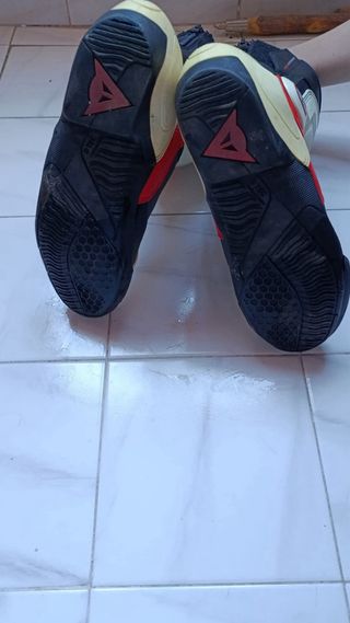 Mono, Guantes y Botas Dainese de Cuero