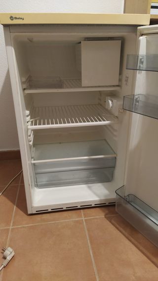 Nevera pequeña marca Balay
