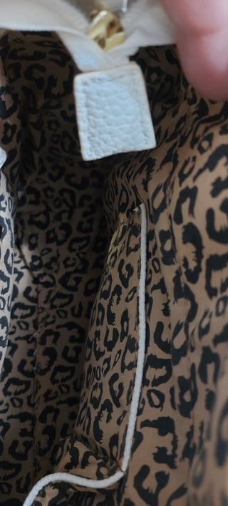 Borsa a mano bianca con manici in legno