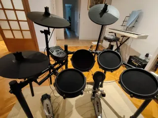 Batería Electrónica Alesis DM7X Kit