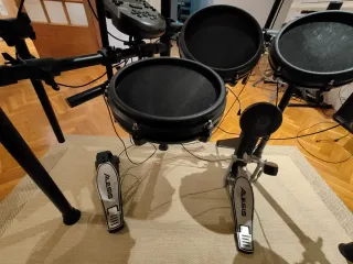 Batería Electrónica Alesis DM7X Kit