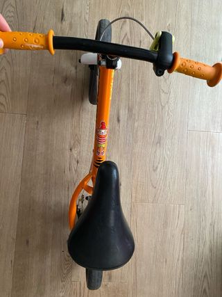 Bicicleta sin pedales naranja