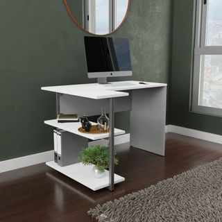 Escritorio blanco y plateado